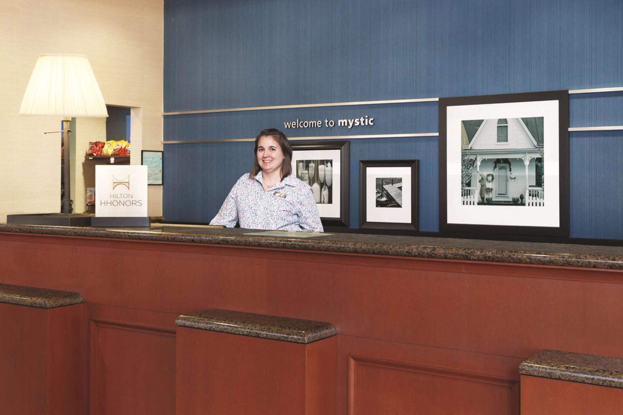 Hampton Inn & Suites Mystic Esterno foto