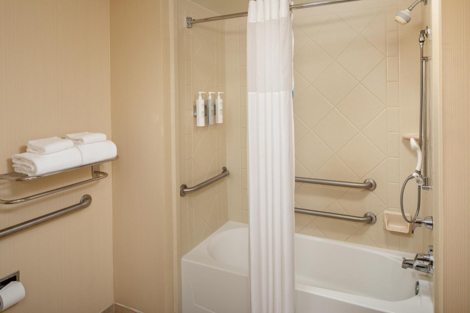 Hampton Inn & Suites Mystic Esterno foto